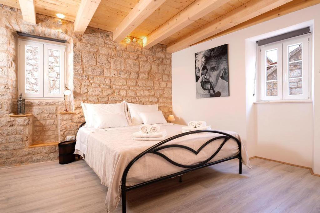 Golubica * Stari Grad (Hvar)